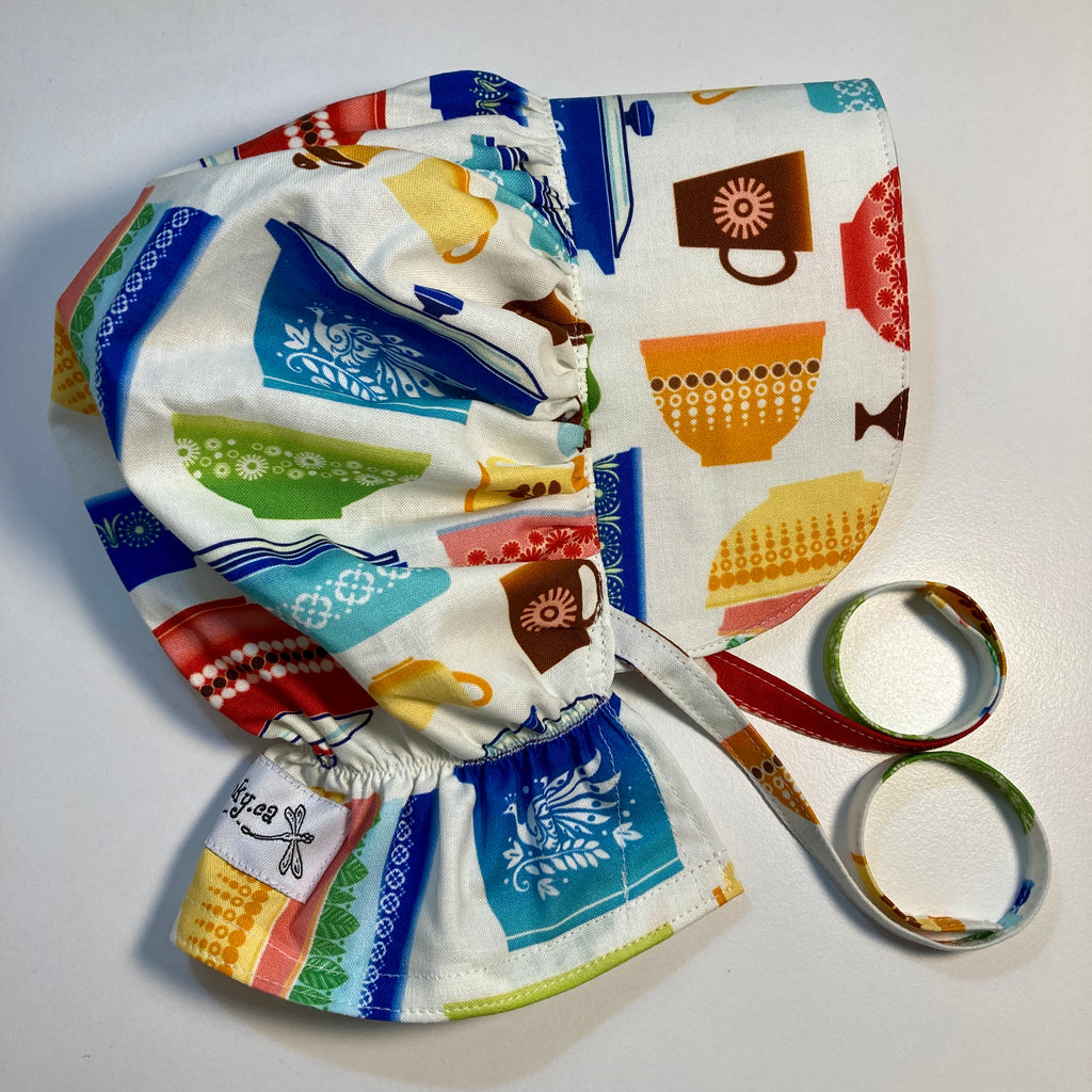 Sewfunky Sun Bonnet - Retro Kitchen on White